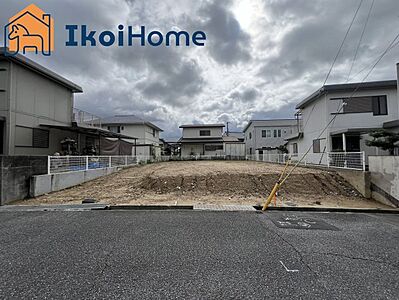 外観：こちらは66坪を超える広い土地となっております。前道広々6.5ｍございますので、すれ違い通行楽々♪