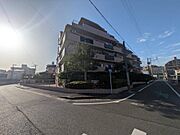 前面道路も広くゆとりある住環境 現地の雰囲気もぜひご体感ください