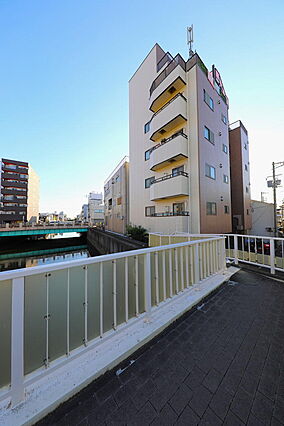 商業地域に立地...