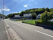 前面道路6ｍ+2ｍ。日当たりのいい土地です。