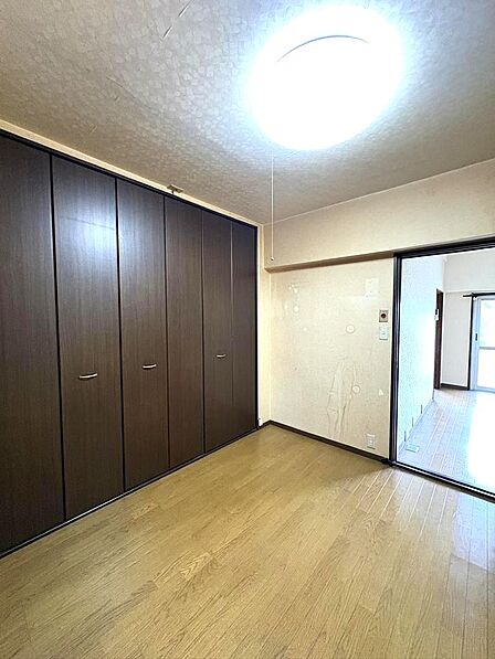 収納の多い洋室です。