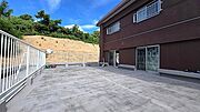 広々としたルーフバルコニー付き。洗濯物干しにも便利で、日当たり・通風良好な開放空間です。
