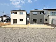 ちょっとしたお庭もあります♪弊社外構のご提案も可能♪ご相談ください！