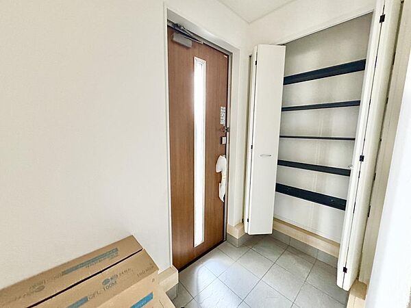 玄関を拡大表示