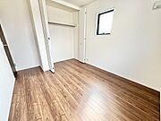 内観イメージ　日当たり、風通し、使い勝手を考慮した設計の洋室です。毎日使う場所だからこそ、シンプルかつ快適に過ごせる工夫が詰まったお部屋です。
