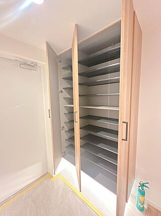 靴をすっきり整...