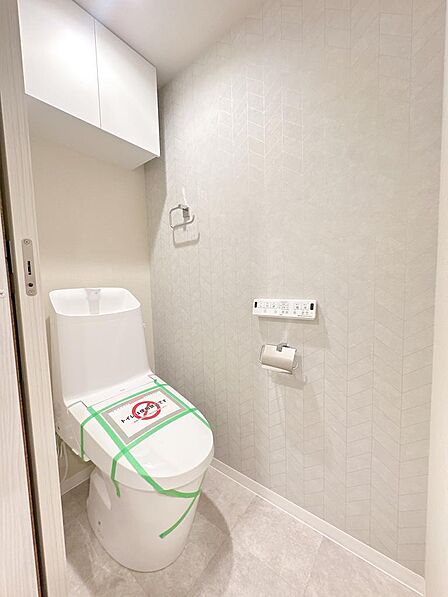 吊戸棚付きのため、トイレットペーパーや日用品もすっきり収納できます