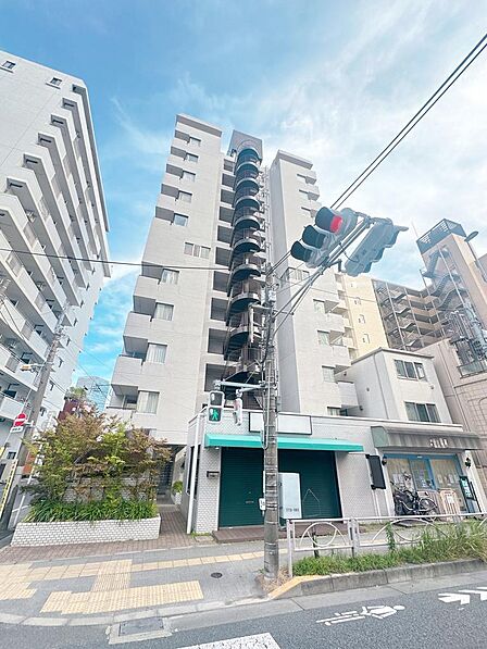 手入れの行き届いた外観が、建物全体の印象を高めています