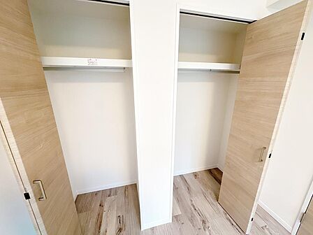 収納力のあるクローゼット付きで、お部屋をすっきりお使いいただけます