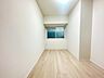 子供部屋：約5.5帖洋室。窓があり明るいお部屋です