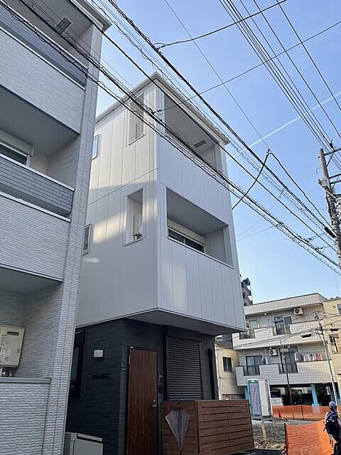 6 / 11