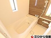 同社施工例：ゆとりのある浴槽は、大人でも足を伸ばせてくつろげます　