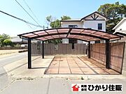 車種により２台駐車可能。カーポート付きです！