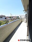 南向きのバルコニーは洗濯物も気持ちよく干せます♪