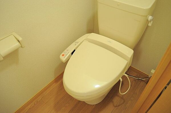 画像8:トイレ　温水洗浄便座