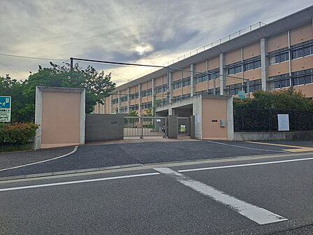 芦屋市立精道小学校 徒歩10分。 800m