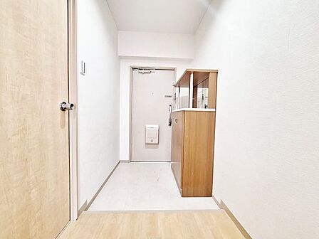 シンプルな洋室でお部屋のコーディネートが楽しめます。お好みのスタイルに彩ってお気に入りの空間にできますね