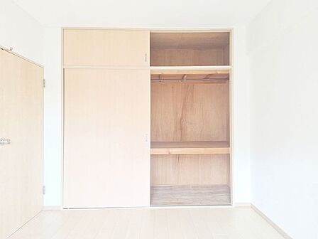 季節もののお洋服も、クローゼットがあるので助かりますね収納場所に困りがちな季節もののお洋服も、収納しやすいです