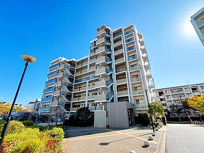外観:阪神武庫川団地前駅まで徒歩7分!マンションの周囲には緑もあり、穏やかな雰囲気です。のびのびお住まいいただけます。 外観:阪神武庫川団地前駅まで徒歩7分!マンションの周囲には緑もあり、穏やかな雰囲気です。のびのびお住まいいただけます。