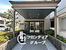 エントランス：風格あるエントランスで、住む人に安心感を与えます
