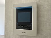 女性やお子様にも安心のTVモニター付きインターホン！一目で来客を確認できるので、特に小さなお子様をお持ちのご家庭でも安心してお住まい頂ける設備です。