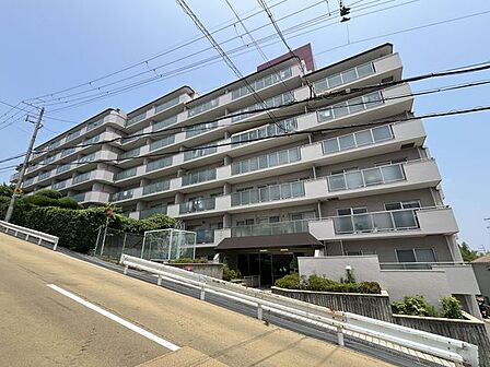 駅から徒歩13分のマンションは、通勤や通学にとても便利で、時間を有効に使える素晴らしい立地です!