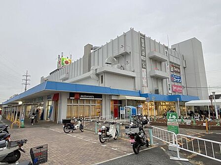 イズミヤ小林店 徒歩26分。 2020m