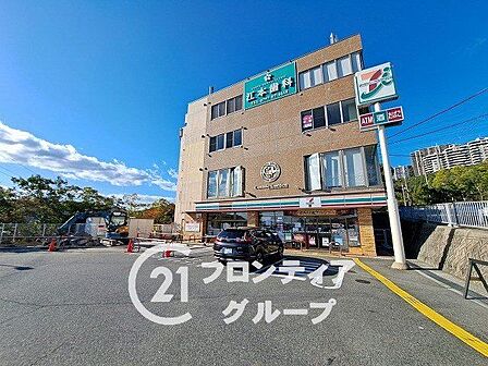 セブンイレブン宝塚すみれガ丘1丁目店 徒歩3分。 230m