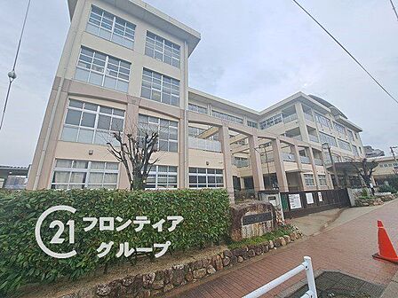 宝塚市立宝塚第一小学校 徒歩4分。 260m