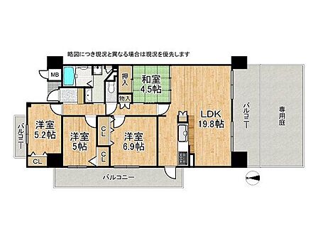 19.8帖のLDKと専用庭、三面バルコニーを備えた南西角部屋の4LDK。