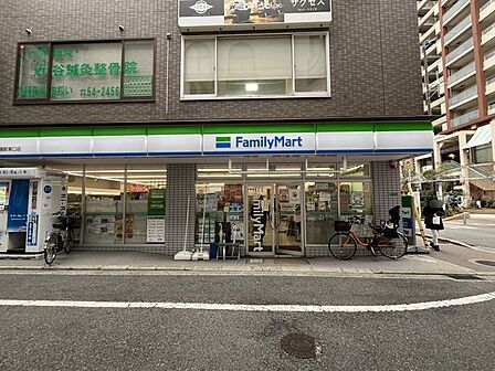 ファミリーマート甲東園駅前店 徒歩3分。 190m