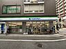 周辺：ファミリーマート甲東園駅前店 徒歩3分。 190m