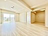 リビング/ダイニング：マンションのエレベーターは、快適でスムーズな移動を提供し、住む人の利便性を高める重要な設備です！