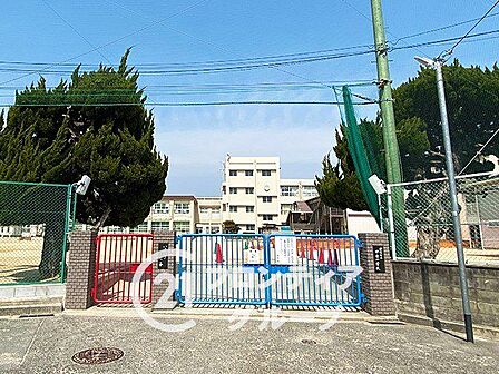 西宮市立甲東小学校 徒歩7分。 510m