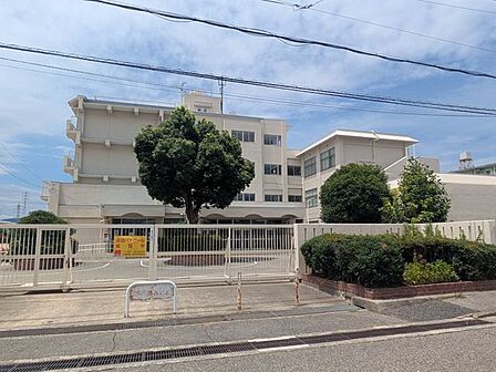 宝塚市立丸橋小学校 徒歩5分。 370m