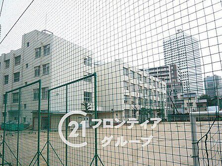 大阪市立下福島中学校 徒歩10分。 790m