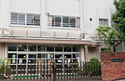 板橋区立志村第二小学校まで徒歩約5分、お子様の通学も安心です