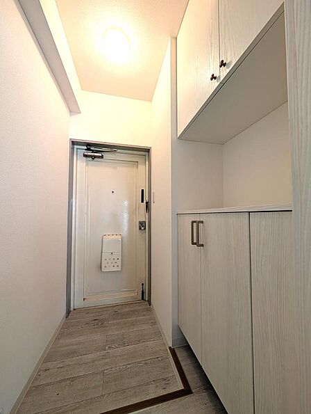 ▼木目調で落ち着いた雰囲気の玄関
