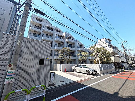 閑静な住宅街に...