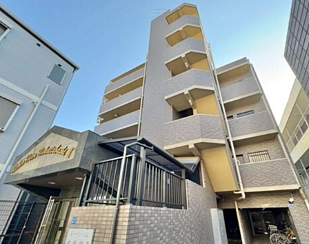 東武東上線「中板橋」駅まで徒歩約3分！駅が至近で通勤・通学に便利なマンション。コンビニやスーパなど徒歩圏内で利便性も良好です。