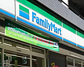 ファミリーマート 金井窪山手通り店まで徒歩約1分、急なお買い物にも便利です。
