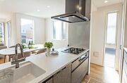 ◇Kitchen◇Takara Standard社製のシステムキッチンを採用。汚れが染み込まないホーロー素材なので、日々のお手入れは水拭きでOK。毎日使う場所だからこそ楽してキレイに【※施工例】