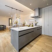 ◇Kitchen◇Takara Standard社製のシステムキッチンを採用。高品位ホーローならではの美しい佇まいと優れた耐久性が魅力です。（※施工例）