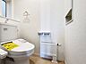 トイレ：1階トイレの様子♪温水洗浄便座付きで、家族みんなが快適に使用できます！