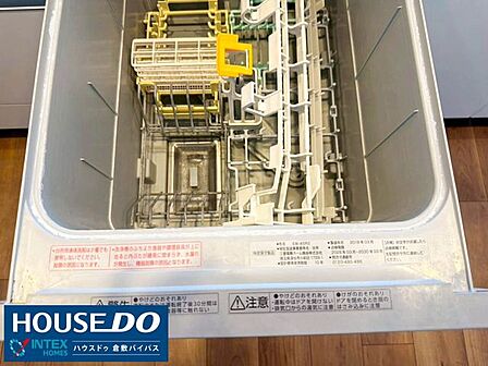 【家事の強い味方！便利な食器洗い乾燥機】食後の後片付けもスイッチひとつでラクラク♪洗う手間が省けて手荒れも防げ、食後の家族団らんタイムをゆったり楽しめますね！毎日の家事にゆとりが生まれます♪