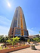 地上56階建、総戸数650戸の大規模マンション。