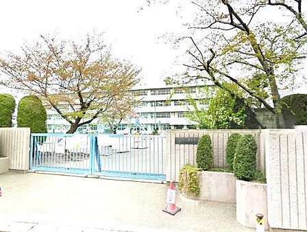戸田市立美女木小学校(131m)