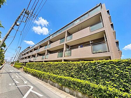 交通アクセスと生活利便性を兼ね備えた、暮らしやすい立地が魅力です。