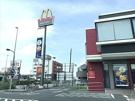 マクドナルド昭和橋店　最寄り駅六番町 [名古屋市営地下鉄名港線]東海通 [名古屋市営地下鉄名港線]日比野 [名古屋市営地下鉄名港線]中島 [あおなみ線]南荒子 [あおなみ線] 730m