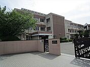 名古屋市立長良中学校　1学年7から8学級ある規模の大きな学校です。部活動が熱心ですが、しっかり情報が公開されており、ＨＰに部活動一覧が掲載されており、部活にかかる費用なども詳しくわかります…